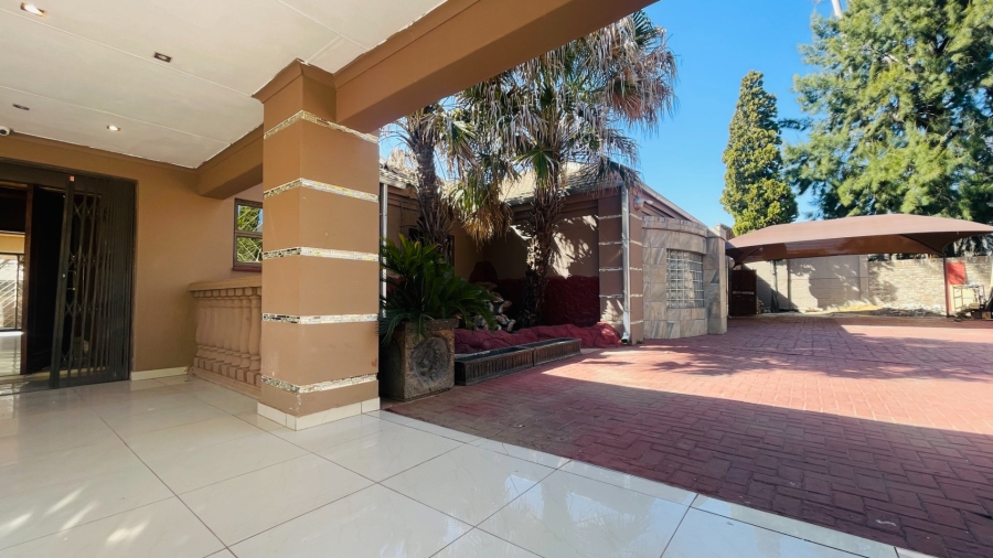 5 Bedroom Property for Sale in Van Der Hoff Park North West